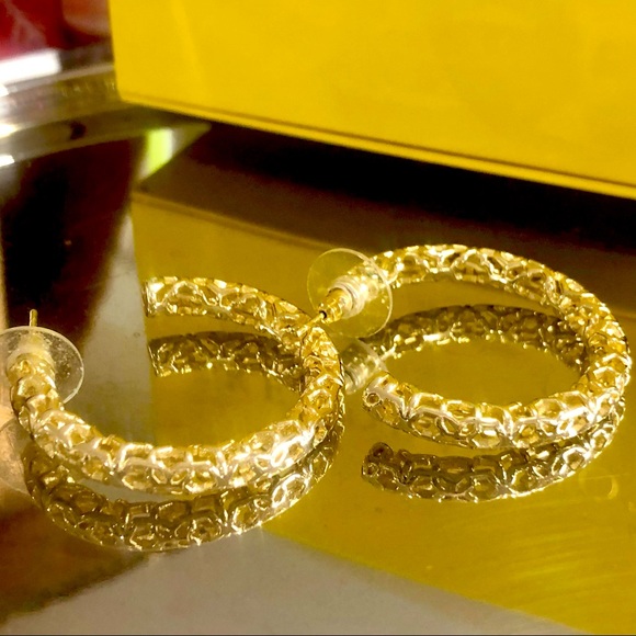 Kendra Scott Golden Earrings Maggie! - Picture 6 of 7